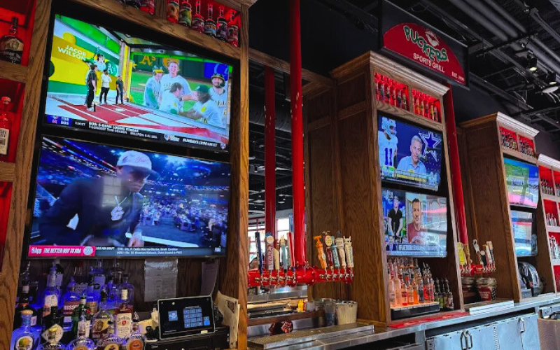 Gatlinburg - Puckers Sports Bar