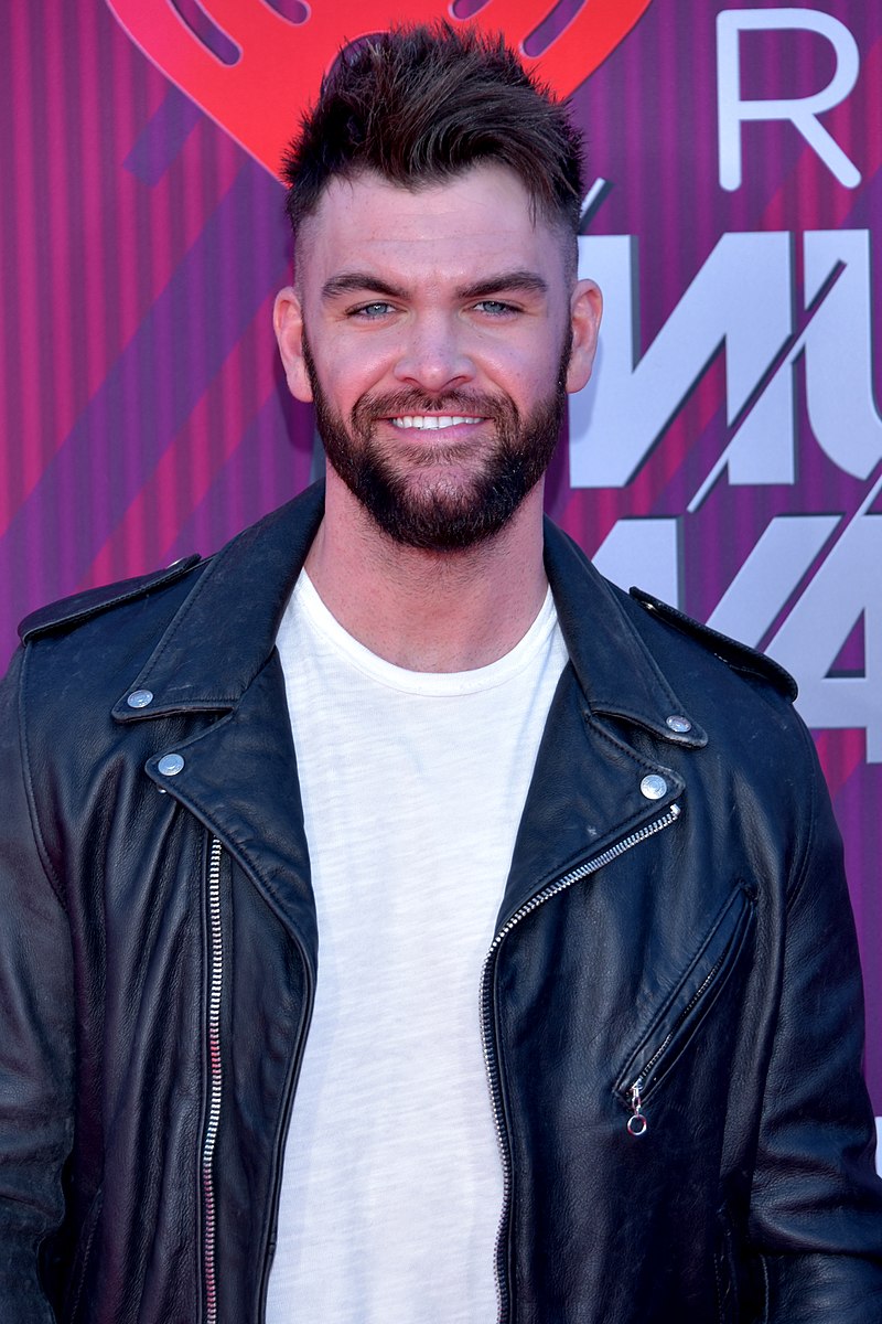 Headliner: Dylan Scott Headliner: Dylan Scott