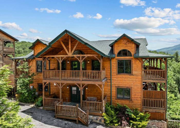 Smoky Mountain Cabin Rentals for Large Groups